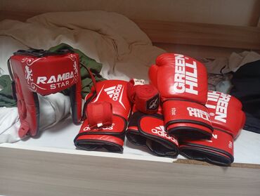 Перчатки: Набор для бокса: - Боксерские перчатки Adidas кайфовые носил один раз