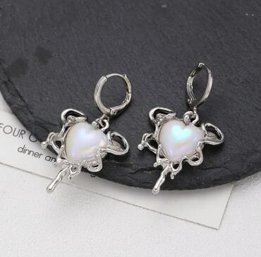 Boyunbağılar: ● Paslanmayan polad boyunbağı ● İçinə şəkil qoyula bilən boyunbağı ● 6 — 6