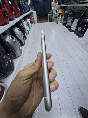 Apple iPhone: IPhone 11, Б/у, 128 ГБ, Белый, Зарядное устройство, 83 %