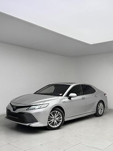 byd e2 2025: Toyota Camry: 2017 г., Гибрид, Седан — 4