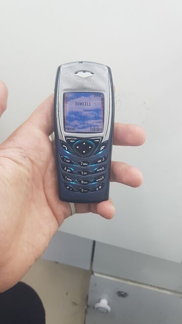 nokia 2600 classic: Nokia 6121 Classic, Düyməli