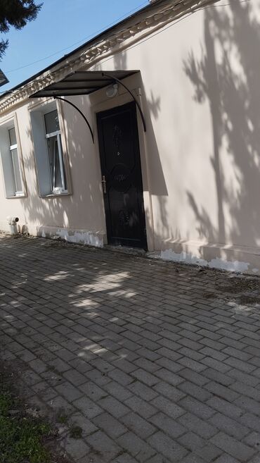 kirayə ucuz evler: Quba şəhəri Y. Qasımov küçəsində 1 otaqlı mənzil ofis üçün icarəyə