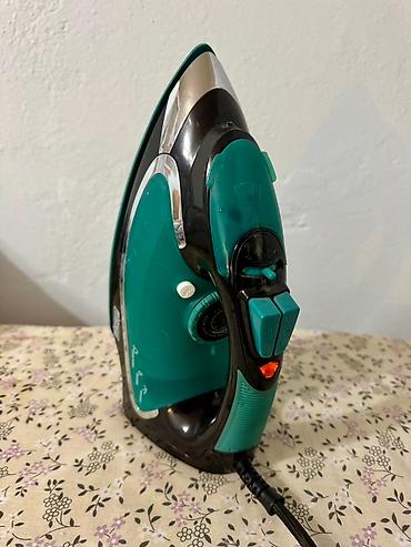 Утюги: 2200W gücündə və KD1023 model nömrəli buxarlı ütü. Bu ütü — 2