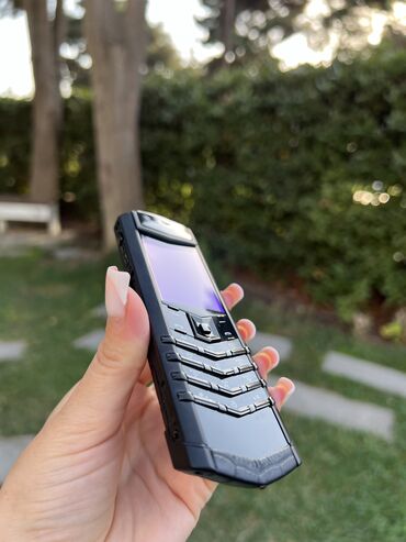 telefon fly mc170: Vertu Signature Touch, < 2 ГБ, цвет - Черный, Гарантия, Кнопочный, С документами