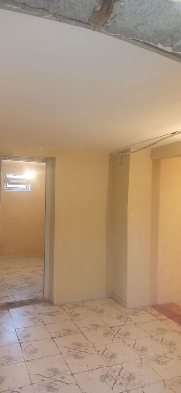 срочно продаю дом село садовое: 50 кв. м, 3 бөлмө, Жертөлө, ороо, Забор, тосулган