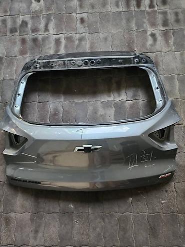 полик в багажник: Крышка багажника (дверь пятой двери) Chevrolet. - Оригинальная — 1