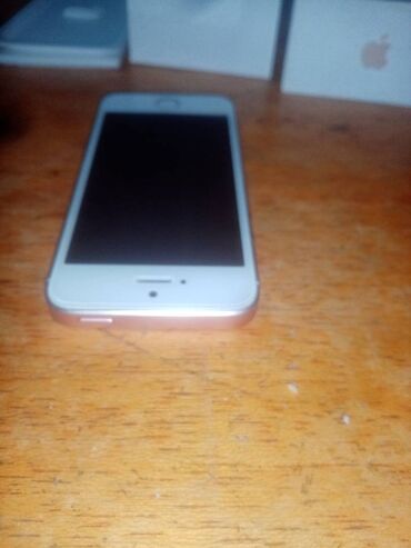 Apple iPhone: Apple iPhone iPhone SE — 5