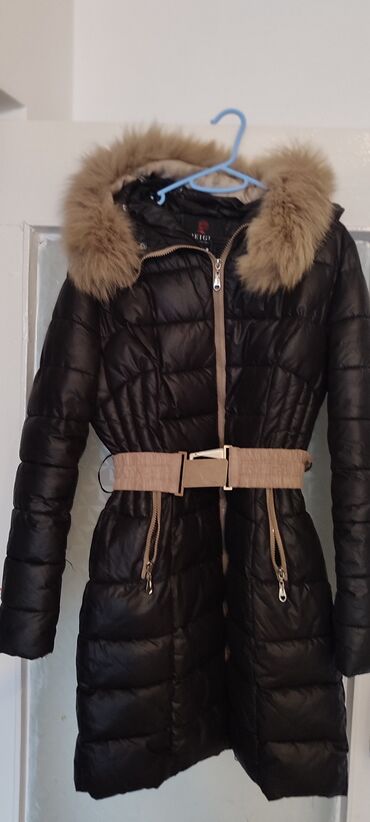 Куртки# Женский зимний пуховик# с меховой отделкой + черная меховая