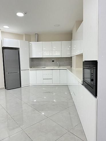 qelebe kruqu: İcarəyə verilir 9 otaqlı ofis 476 m², İnşaatçılar m. Daha 7 şəklə bax — 10