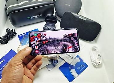 Samsung: Samsung Galaxy S10e, Б/у, 256 ГБ, цвет - Черный, 2 SIM, 1 SIM, eSIM — 3