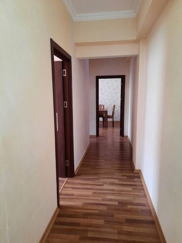 Uzunmüddətli kirayə mənzillər: Kirayə verilir. Ev kristal 1-in girişində yerləşir .Bütün əşyaları — 6