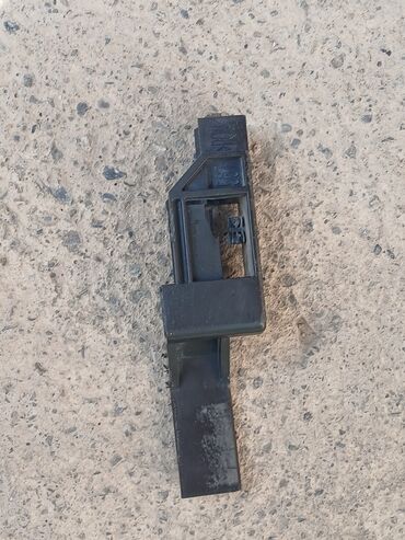 Радиаторы: Toyota Camry 70SE Американец 1.Кронштейны радиатора Стойки радиатора — 7