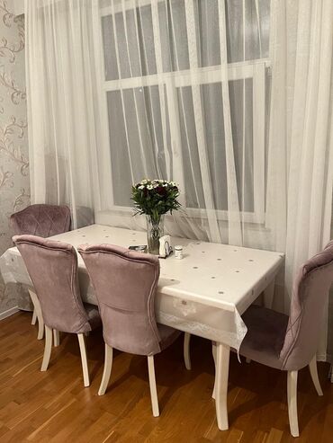 Divan və kreslo dəstləri: Stol,6 stulla satılır 230 azn.Stol açılır.Dəst yaxşı