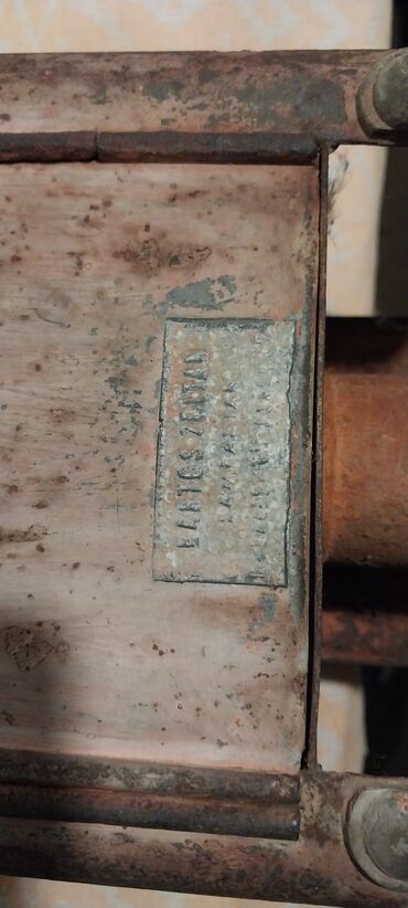 Stare vaze i dekor: Antikvarna metalna fenjer-lanterna sa uljanom lampom i staklenim — 8