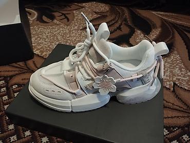 dunk low: Продаю стильные кроссовки женские новые, оригинал с Китая, поэтому — 4