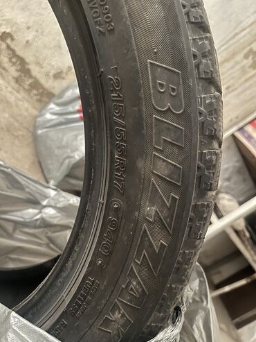 Шины: Шины 215 / 55 / R 17, Зима, Б/у, Комплект, Легковые, Bridgestone