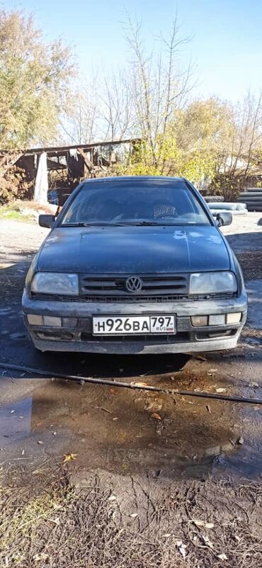 Volkswagen: Volkswagen Vento: 1992 г., 1.8 л, Механика, Бензин, Седан