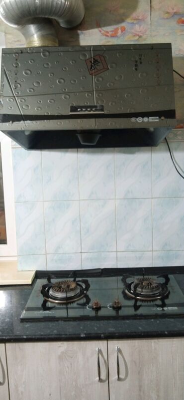Кухонные гарнитуры: Кухонный гарнитур, вместе со встроенной стеклянной варочной — 11