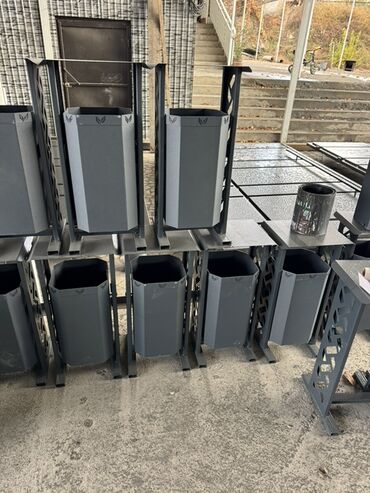 мусорные контейнеры бишкек: Уличные урны и станции раздельного сбора мусора - Материал: металл с