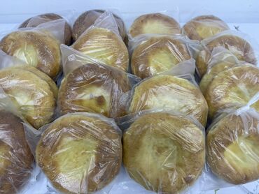 Кондитерские изделия, сладости: Свежая выпечка ручной работы, представленная в нескольких видах — 11