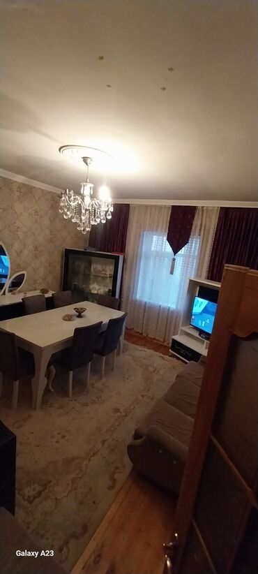 Həyət evləri və villaların satışı: Satılır: həyət evi - Geniş, hasarlı həyət: dəmir darvaza, betonlanmış — 8