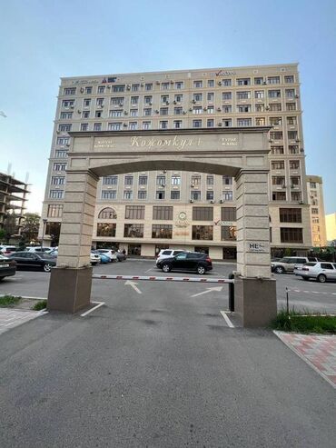 Офисы: Сдаю Офис, 415 м², В жилом комплексе, 1 линия, С отдельным входом