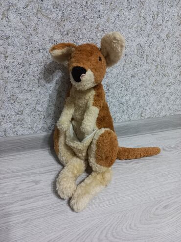 Oyuncaqlar: Dinozavr ~35 sm Ördək ~25 sm Tovuz quşu ~ 20sm Tutuquşu ~ 20 sm — 18