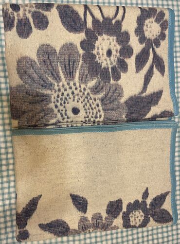 Одеяла и пледы: Одеяло, Б/у — 9