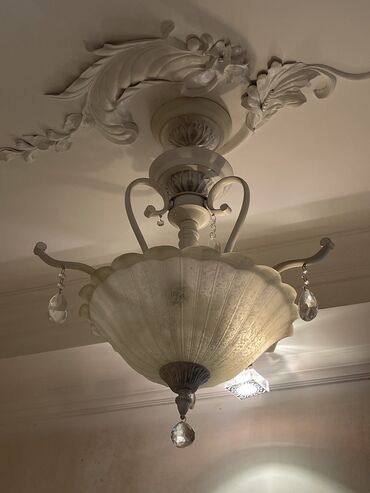 Ev saatları: Çılçıraq, 3 lampa, Şüşə
