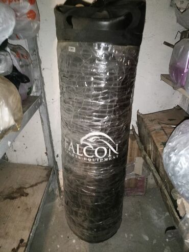 Гири: Falcon Sports Equipment brendinə aid boks kisəsi. Xüsusiyyətlər: -