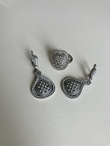 Bujiteriya - Material: gümüş rəngli metal ərinti - Bəzək: şəffaf