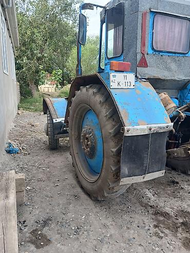 ford 5 1: Mavi rəngli təkərli traktor Xüsusiyyətlər: - Kabinli, ön və arxa — 2
