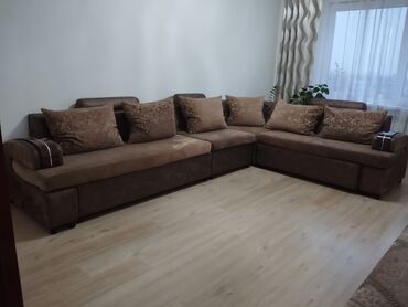 продаю мебель из поддонов: Угловой диван, цвет - Коричневый, Б/у
