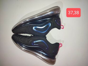 Women's Sneakers and athletic shoes: RASPRODAJA
Dostupni brojevi na slikama
Cena 3500 din — 4