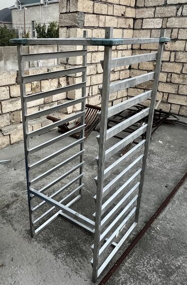 Rəf vitrinləri: Sənaye tipli rəf/tepsilik arabası (rack) - Material: galvanizə