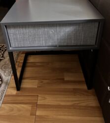 кыш кофе: Продаю прикроватный/журнальный столик. Размер: 50×50 см. С выдвижным