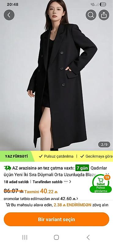 Qadın geyimləri: Qadınlar üçün iki sıra düyməli, orta uzunluqda qara blazer/palto tipli — 1