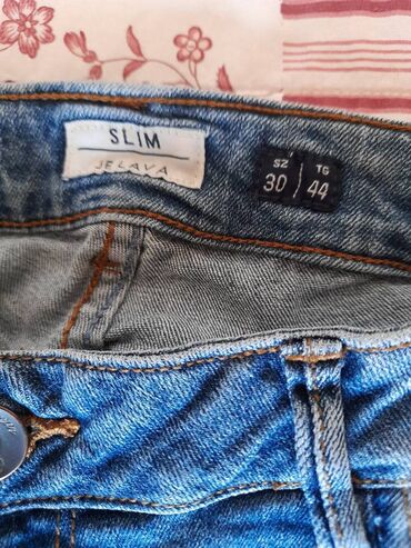 Qadın şalvarları: Müxtəlif markaların şalvarları. Birin qiyməti 10 man. Брюки различныx — 8