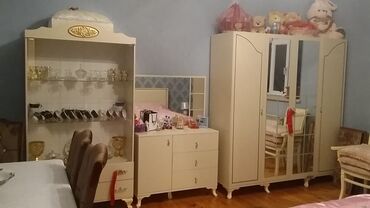 qapi perdeleri: Yataq otağı və qonaq otağı üçün mebel dəsti Komplektin tərkibi: - 4