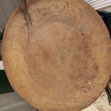 Digər qab-qacaq və mətbəx ləvazimatları: Ağac gövdəsindən hazırlanmış tabağ. - Tabağ, unun ələkdən — 2