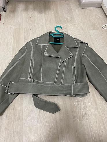 Paket garderobe – 4 komada 1) Crni rebrasti top/ džemper sa kragnom - na lalafo.rs Paket garderobe – 4 komada 1) Crni rebrasti top/ džemper sa kragnom -