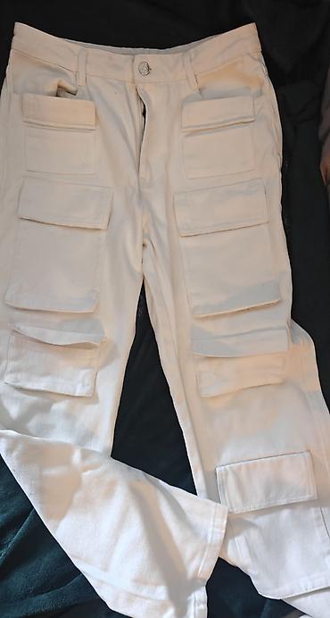 m10 pantalone: Calliope cargo jeans.
M velicina. Struk 39, duzina 103.
Bela boja — 5