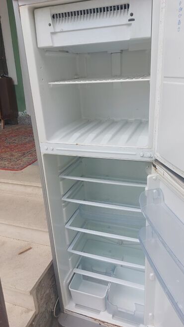soyuducunun qazi: Б/у 2 двери Indesit Холодильник Продажа, цвет - Серебристый, С колесиками