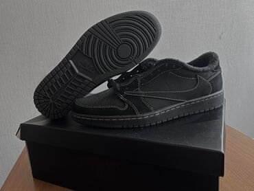 обувь подростковый: NIKE AIR JORDAN 1 LOW OG TRAVIS SCOTT BLACK PHANTOM 43 размер(на фото