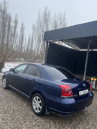 одноместная машина: Toyota Avensis: 2004 г., 2 л, Автомат, Бензин, Седан