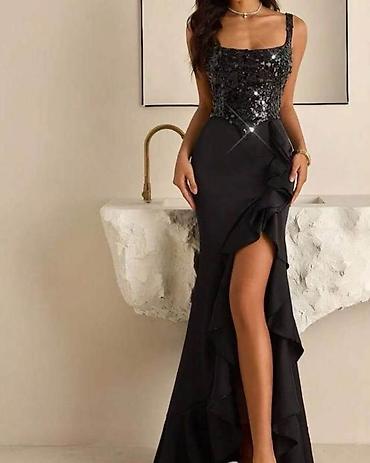 bunda sa krznom: Veličine: univerzalna Cena: 3400 RSD 📬 Poručivanje u DM ➡️ — 5