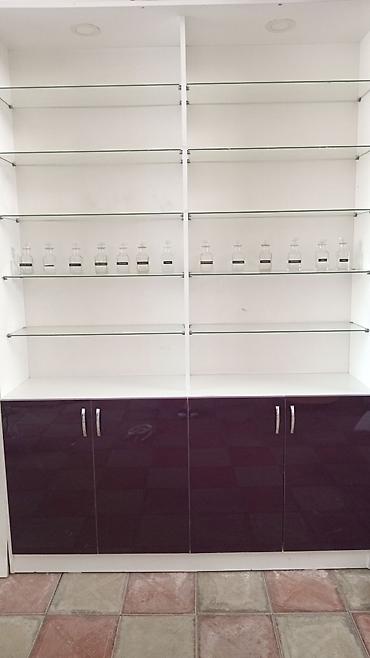 parfum vitrine: Mağaza vitrini və şkaf sistemi - Material: ağ korpus, temperli şüşə — 1