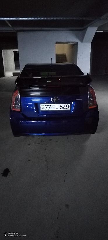 prius salon: Toyota Prius (3-cü nəsil) – mavi rəng, hatchback gövdə. - Hibrid — 1