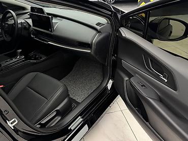 Продажа авто: Toyota Prius: 2025 г., 2 л, Вариатор, Гибрид, Лифтбек — 3