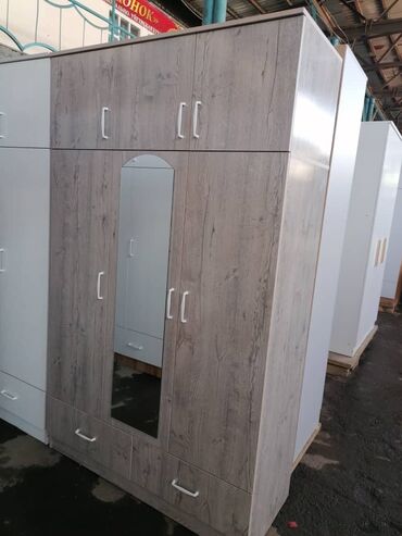 Шифоньеры: Шкаф трёх дверные. высота 2,15 Ширина 1,30 глубина 52 Цена 12500 — 17